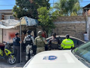 En cateo realizado en Morelia, asegura Fiscalía General 275 dosis de una sustancia con apariencia de narcótico y detiene a tres personas