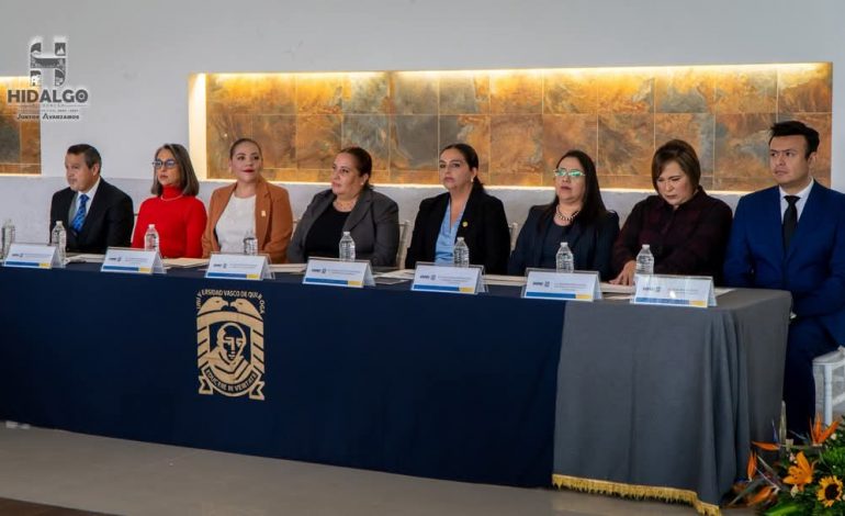 ​La Regidora del Ayuntamiento, Fabiola Flores Birruete, asistió a la Graduación de la Maestría en Ciencias de Cultura Física de UVAQ