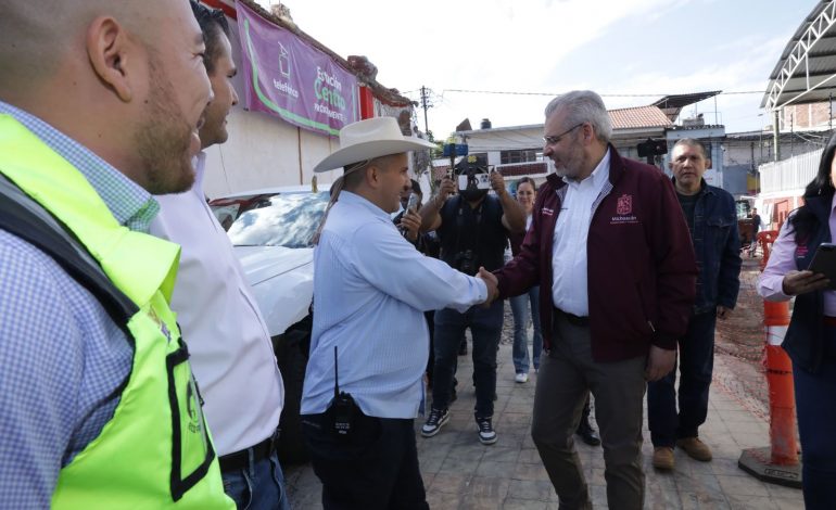 Avanza construcción del teleférico de Uruapan; Bedolla supervisa obra.