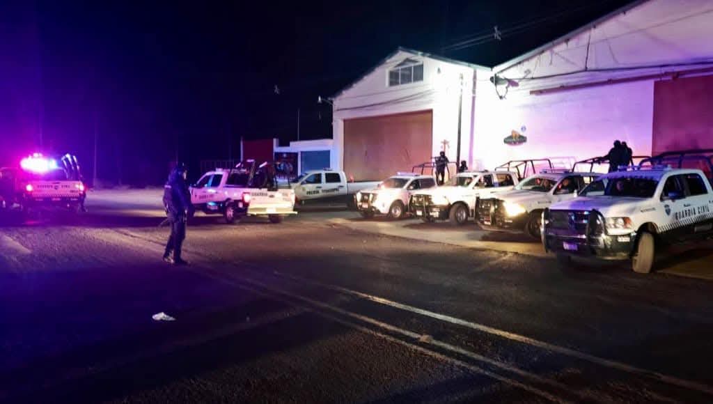 Enfrentamiento armado en Queréndaro: Policías repelen agresión de comando armado.