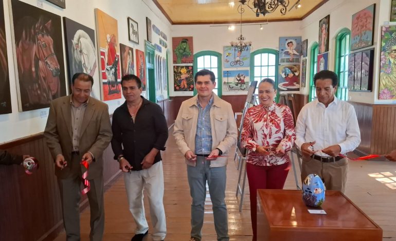 Zitácuaro se llena de color con la exposición «Artes en Colores»El alcalde Toño Ixtláhuac destaca la importancia de apoyar el talento local y el arte como reflejo de la comunidad.