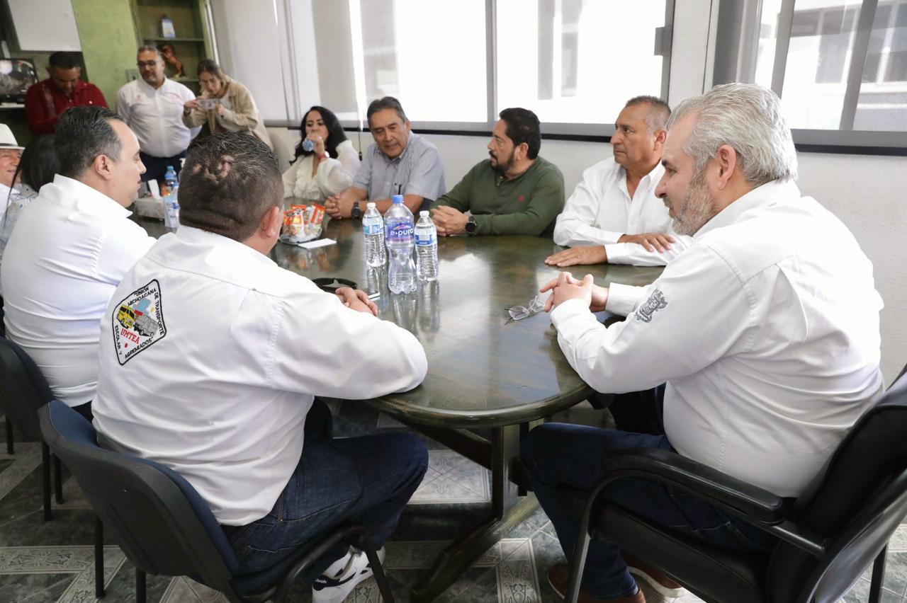 Transportistas respaldan teleférico de Morelia: Bedolla.
