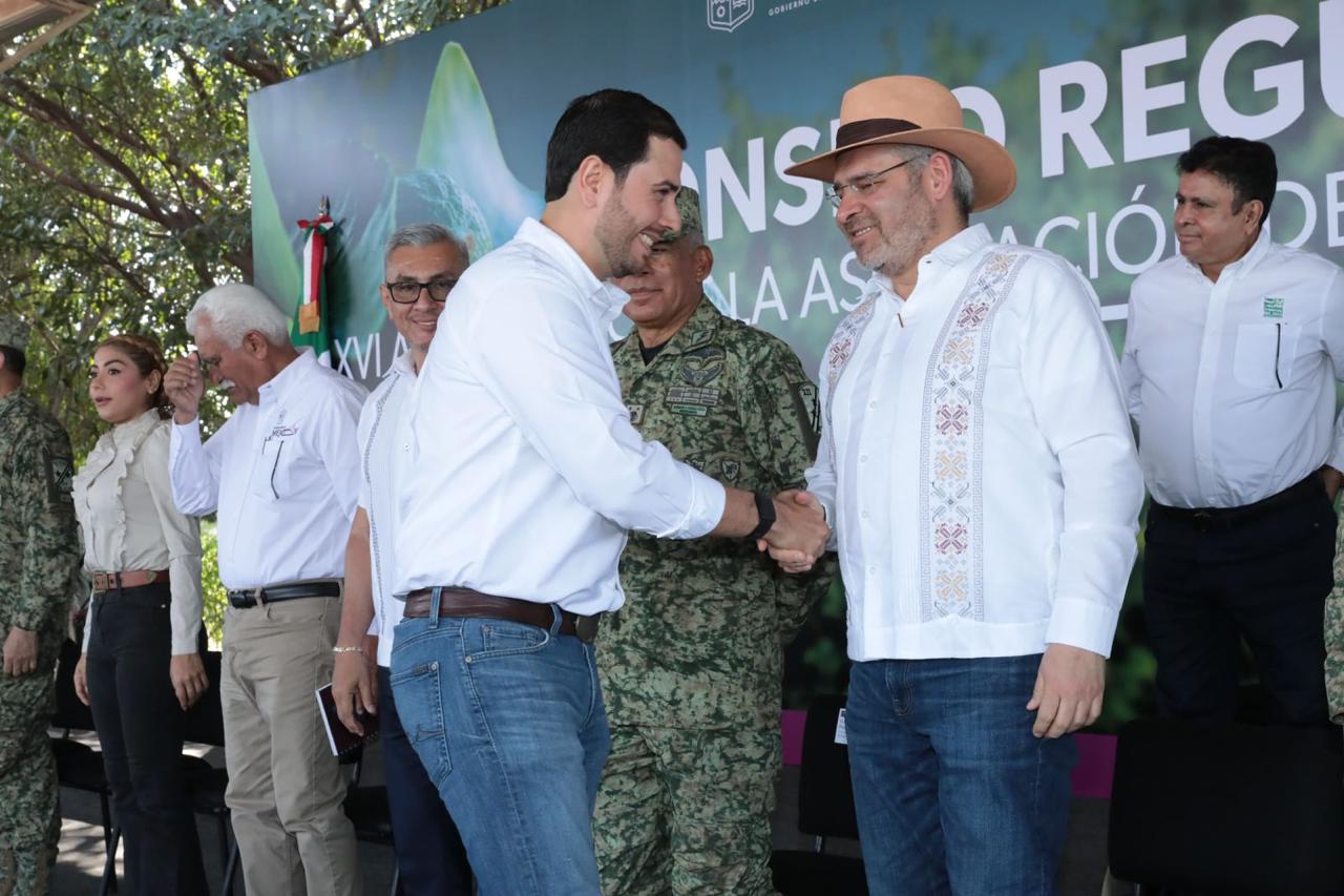Bedolla toma protesta al Consejo Regulador del Limón; llama a unidad del sector.
