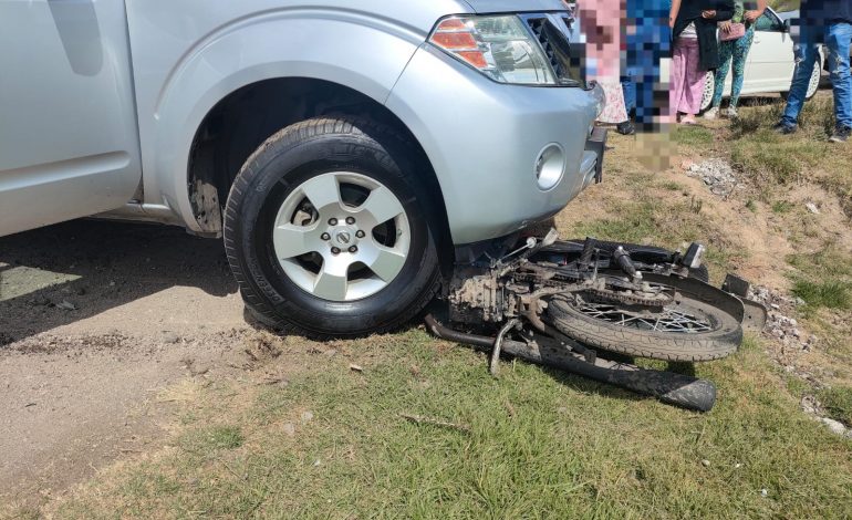 ¡Choque en Ciudad Hidalgo! Joven resulta herido en la carretera a Huajumbaro.