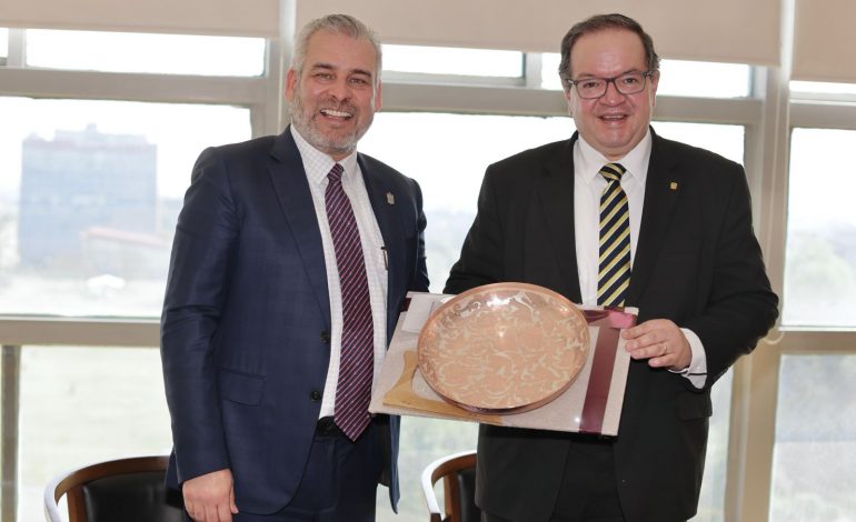 Reafirman Bedolla y rector de la UNAM colaboración para el desarrollo.