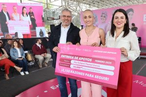 Bedolla garantiza apoyos económicos para mujeres con cáncer.