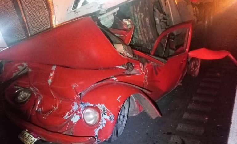 ¡TRÁGICO ACCIDENTE EN ZINAPÉCUARO: UN MUERTO Y UN INCENDIO!