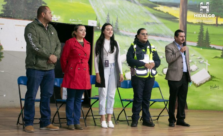 El Gobierno Municipal que encabeza Jeovana Alcántar, en coordinación con el Instituto del Transporte en Michoacán, imparten capacitación de seguridad vial.