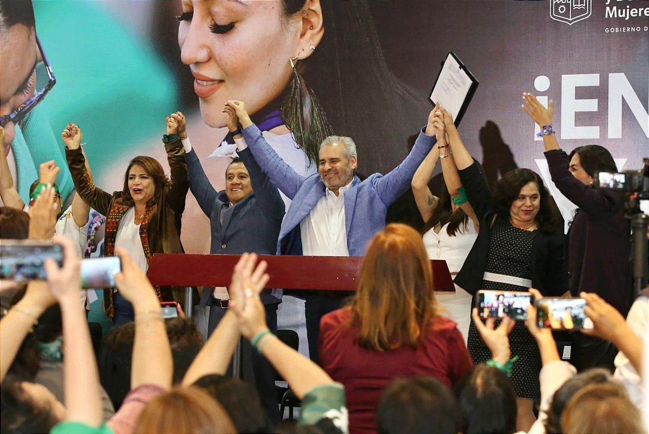 Bedolla celebra aprobación de reforma a Ley de Salud que garantiza derecho al aborto.