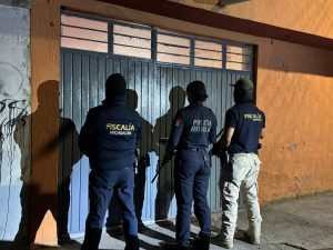 Ejecuta FGE cateo en la colonia Independencia y asegura 825 dosis de metanfetamina