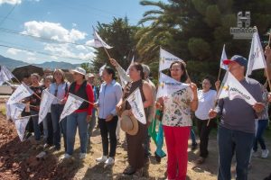 Jeovana Alcántar, arrancó los trabajos de pavimentación hidráulica en el Fraccionamiento Los Ángeles.