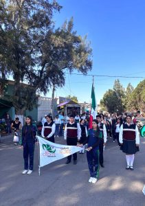 Estudiantes de Cecytem refuerzan valores patrios con desfile conmemorativo