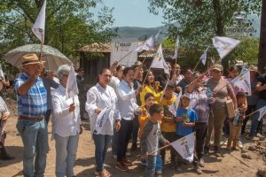 Jeovana Alcántar, arrancó con los trabajos de construcción del puente vehicular e inauguración del drenaje sanitario en calle sin nombre de San Jerónimo.