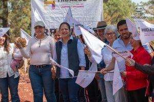 Jeovana Alcántar inauguró un aula en la Escuela Secundaria Técnica 151, así como la segunda etapa de la pavimentación asfáltica del camino de acceso.