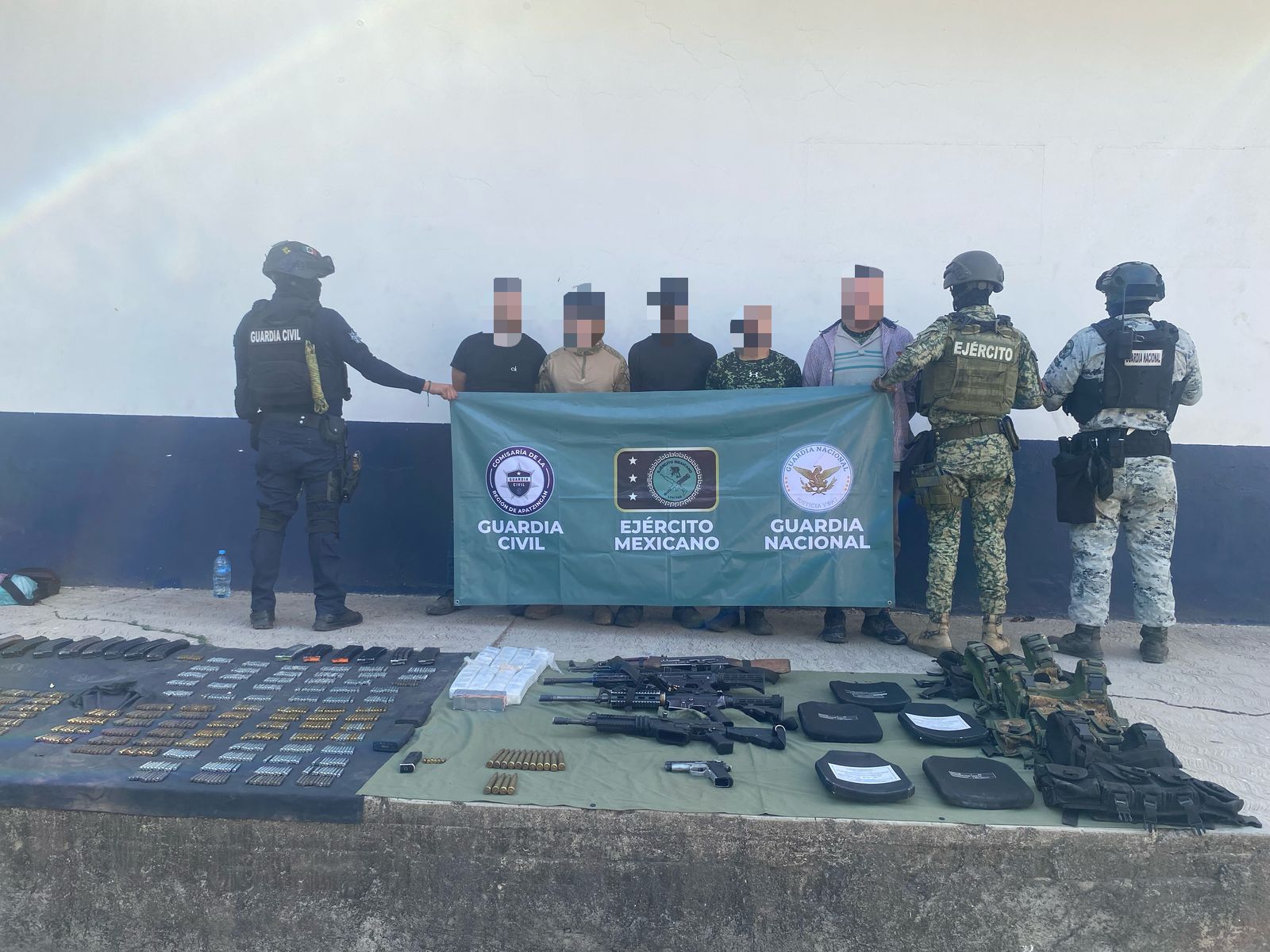 Aseguran a cinco personas armadas y más de 2 mil cartuchos, en Apatzingán: SSP.