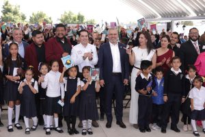 Inaugura Bedolla preescolar y primaria en Villas del Pedregal.