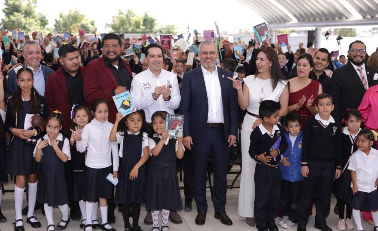 Inaugura Bedolla preescolar y primaria en Villas del Pedregal.