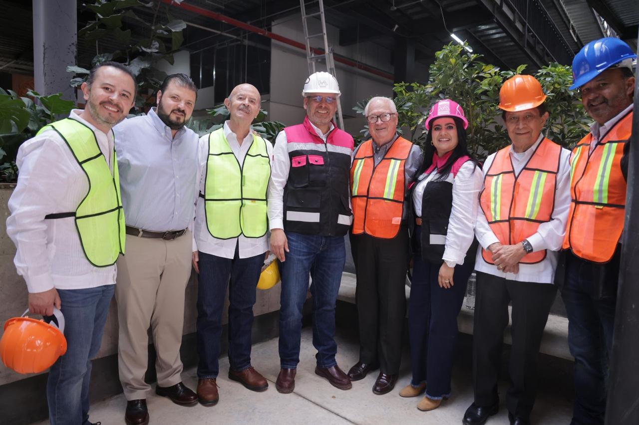 Expone Bedolla beneficios del mercado de Pátzcuaro a exgobernadores.

