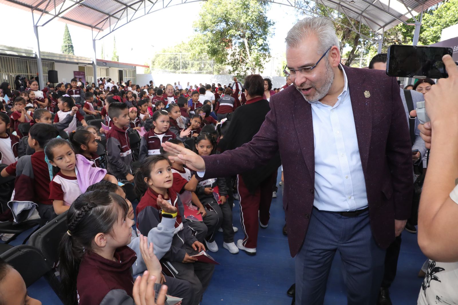 Arranca Bedolla estrategia nacional de salud en escuelas de Michoacán.