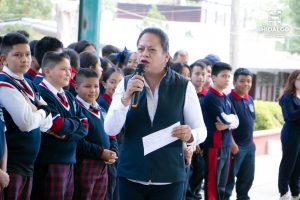 Jeovana Alcántar, dio el banderazo de inicio a los trabajos de un aula, en la Escuela Secundaria Técnica 51 Forestal.