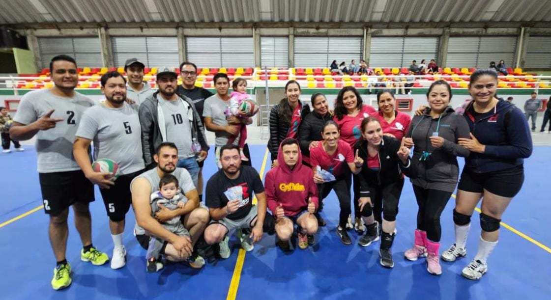 Pinzón y Blue Devils se coronan campeones de la Liga de Veteranos de Voleibol.