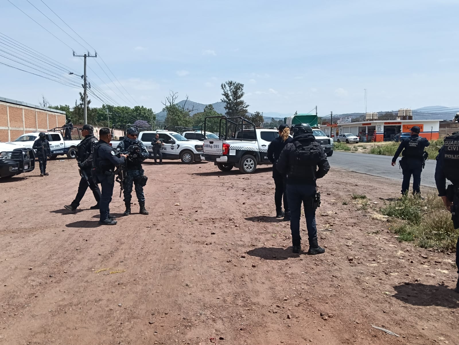 Operativo en Irimbo tras detonaciones al aire; aseguran vehículo.