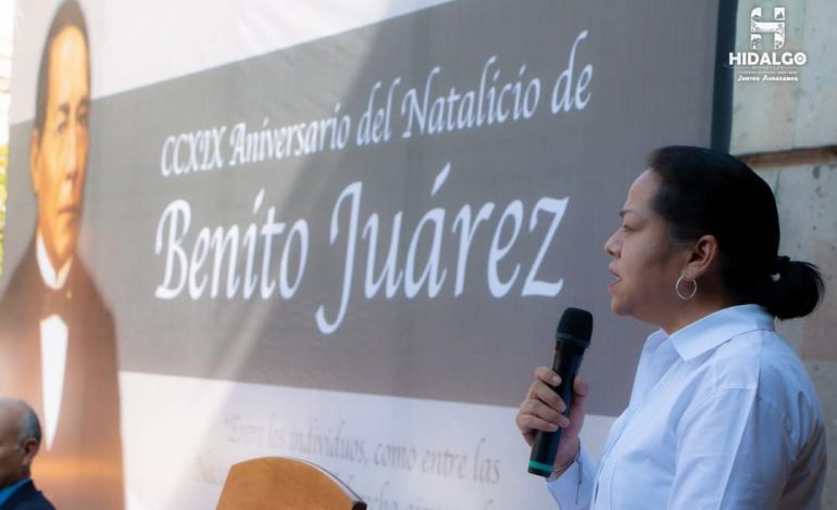 Jeovana Alcántar, presidió el acto conmemorativo del CCXIX Aniversario del Natalicio de Benito Juárez, Benemérito de las Américas.