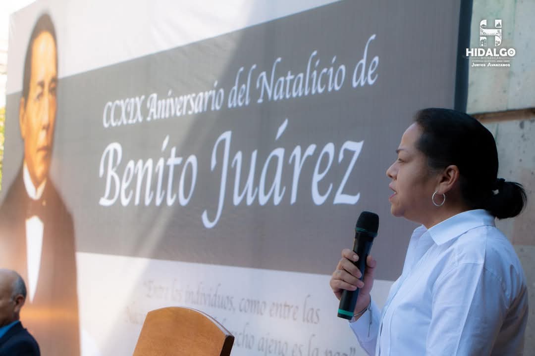 Jeovana Alcántar, presidió el acto conmemorativo del CCXIX Aniversario del Natalicio de Benito Juárez, Benemérito de las Américas.