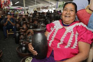 Tianguis de Domingo de Ramos: escaparate del arte popular michoacano.