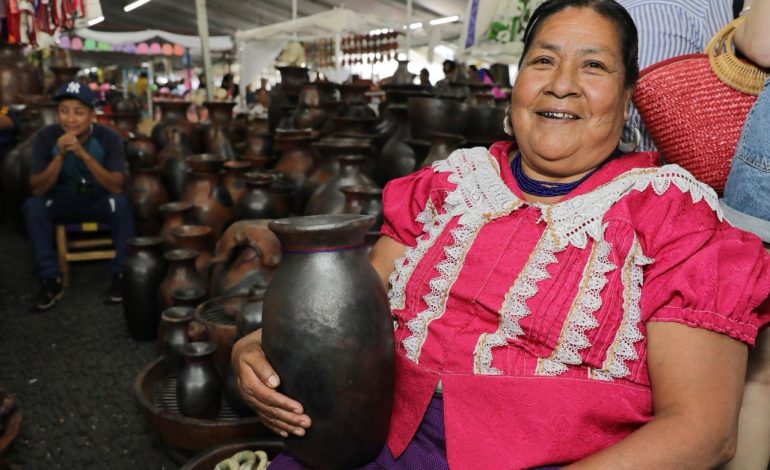 Tianguis de Domingo de Ramos: escaparate del arte popular michoacano.