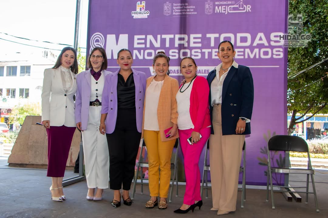 Erandi Hernández García y la Maestra, Gabriela Ramírez Pedraza, presidieron las Jornadas Regionales de Capacitación.
Actividades organizadas por el Ayuntamiento y SEIMUJER, en el marco del Día Internacional de la Mujer.