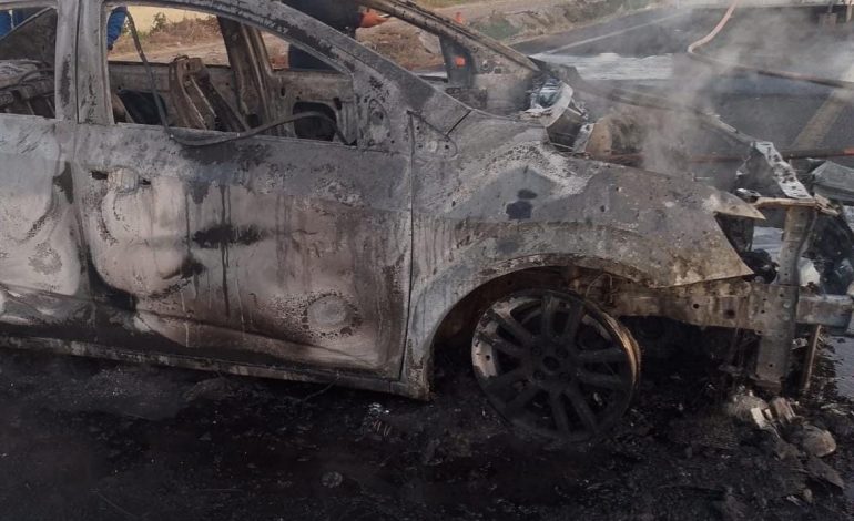 Una vez más, la violencia azota Álvaro Obregón: encuentran un cuerpo calcinado dentro de un vehículo en la carretera Morelia-Zinapécuaro