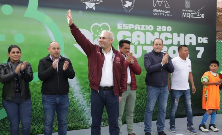 Gol contra el delito; listas las 41 canchas de fútbol 7 en Michoacán: Bedolla