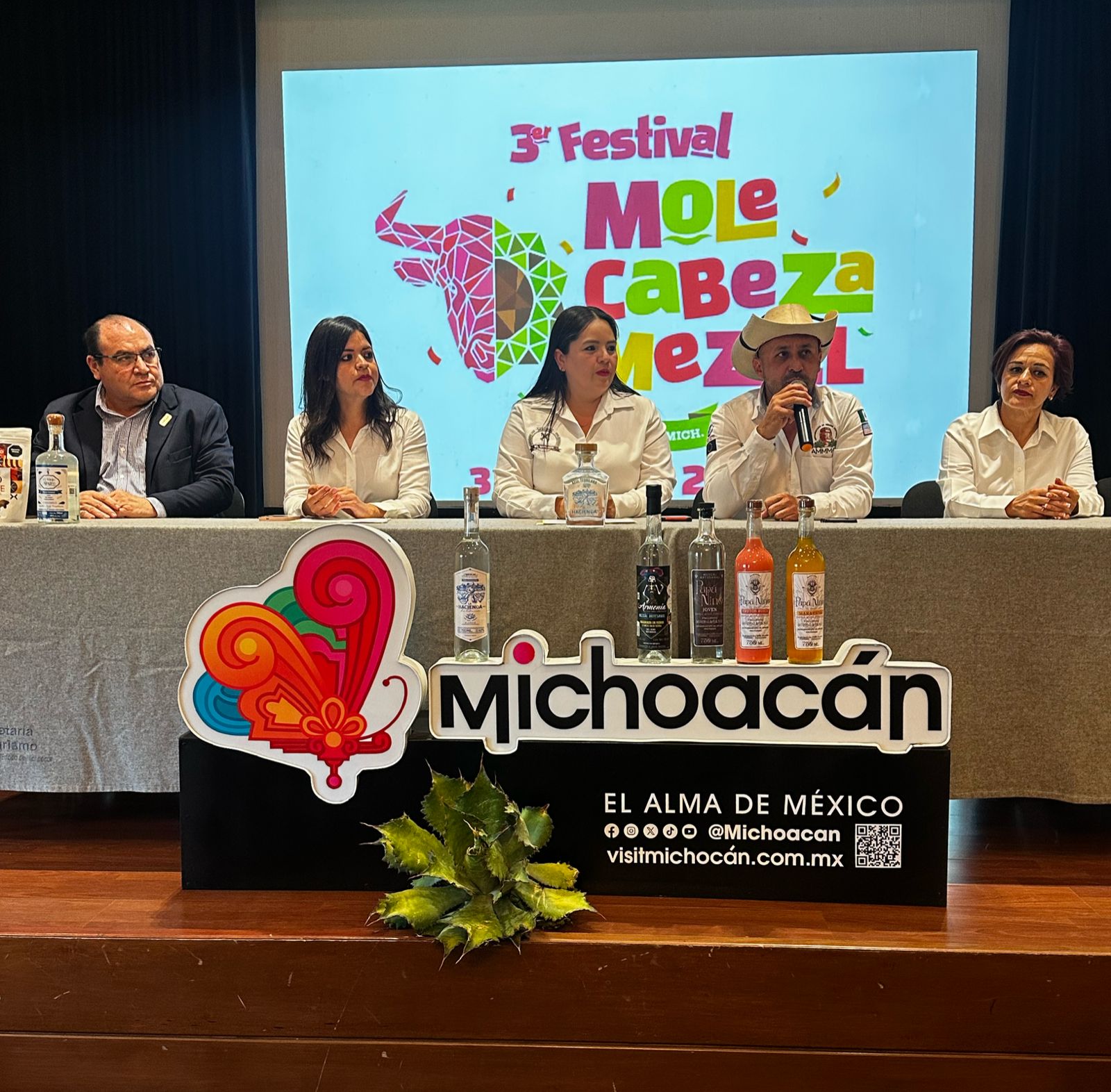 Ciudad Hidalgo anuncia tercera edición del Festival Mole, Cabeza y Mezcal