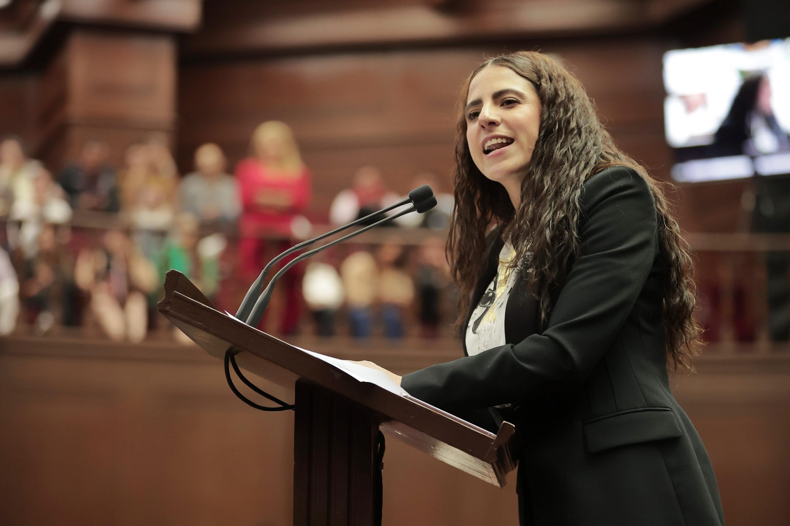 Hoy ganó el pueblo: Giulianna Bugarini logra la aprobación de la reforma que prohíbe la crueldad animal como espectáculo.