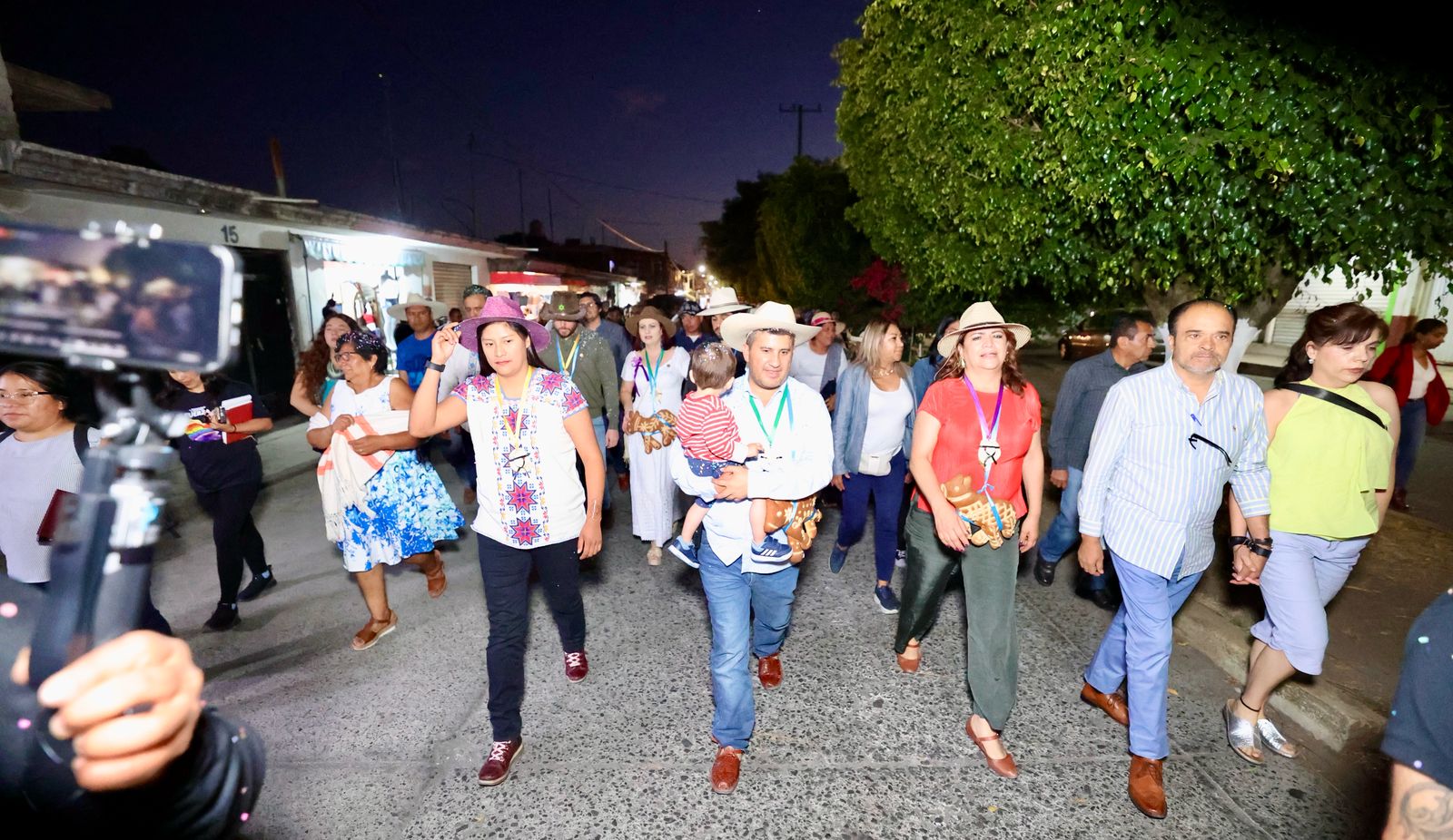 Participa Fabiola Alanís en actividades culturales y sociales de Uruapan.
