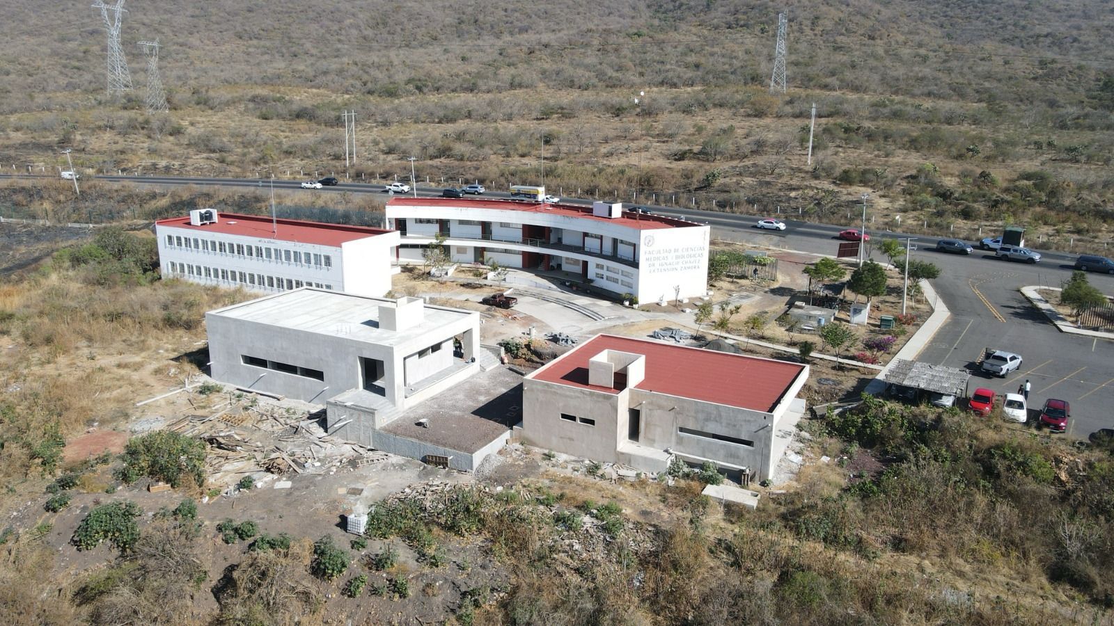 Extensión de campus Tangancícuaro de la UMSMH, con 75 %: SCOP.