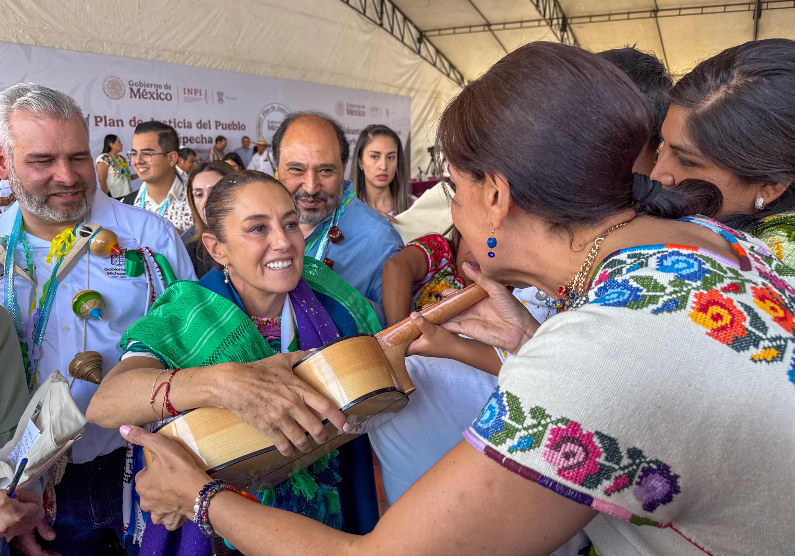 SEE respalda programas educativos de la presidenta Sheinbaum.