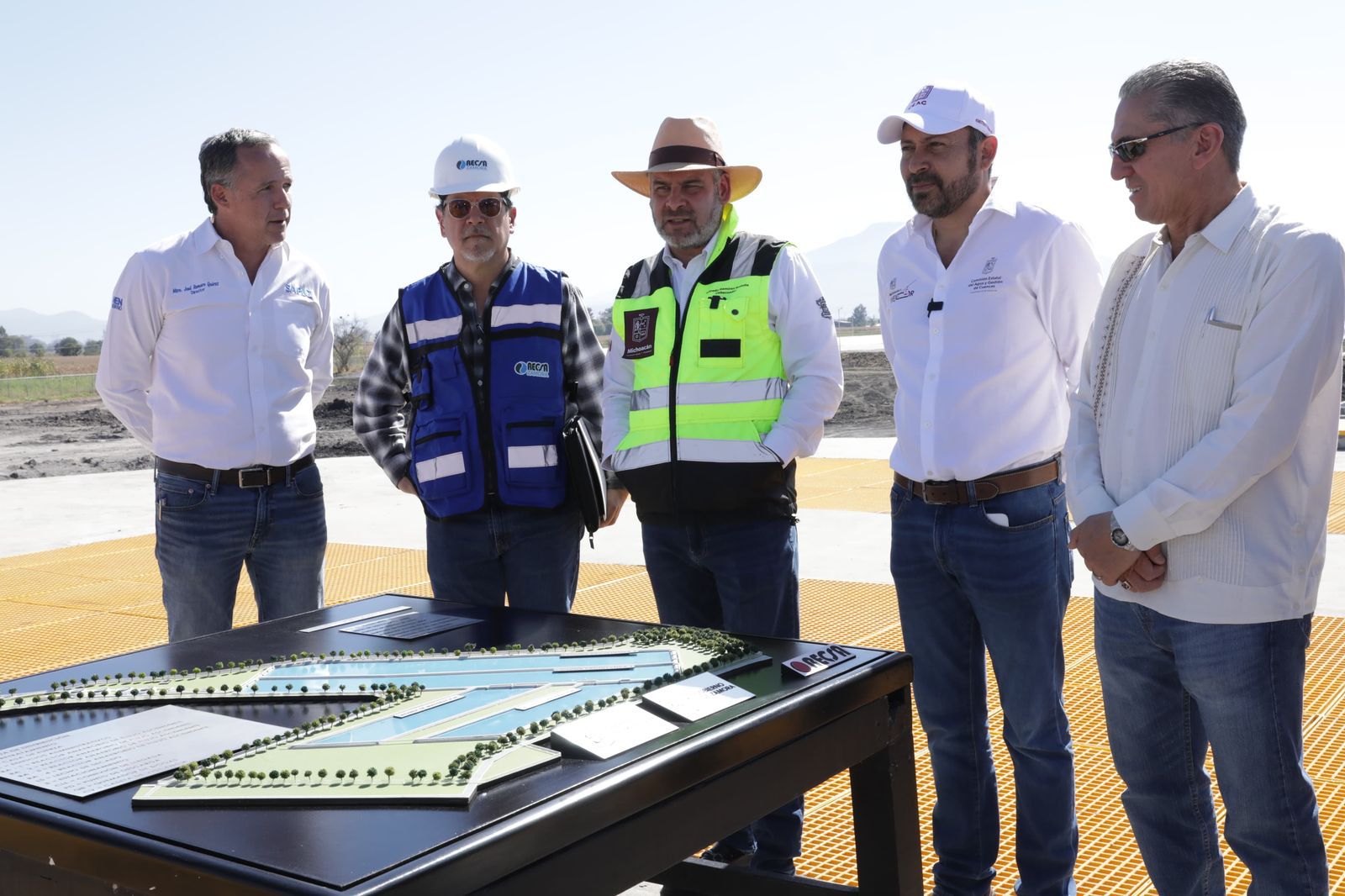 Más agua limpia con rehabilitación y construcción de 13 plantas de tratamiento: Bedolla.
