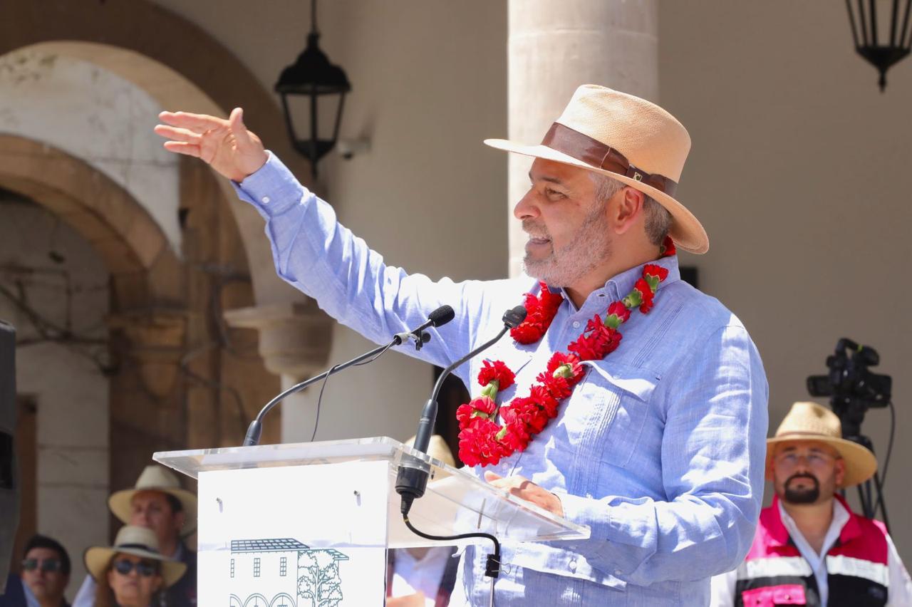 Inaugura Bedolla mercado de Pátzcuaro; referente económico, turístico y cultural de la región.
