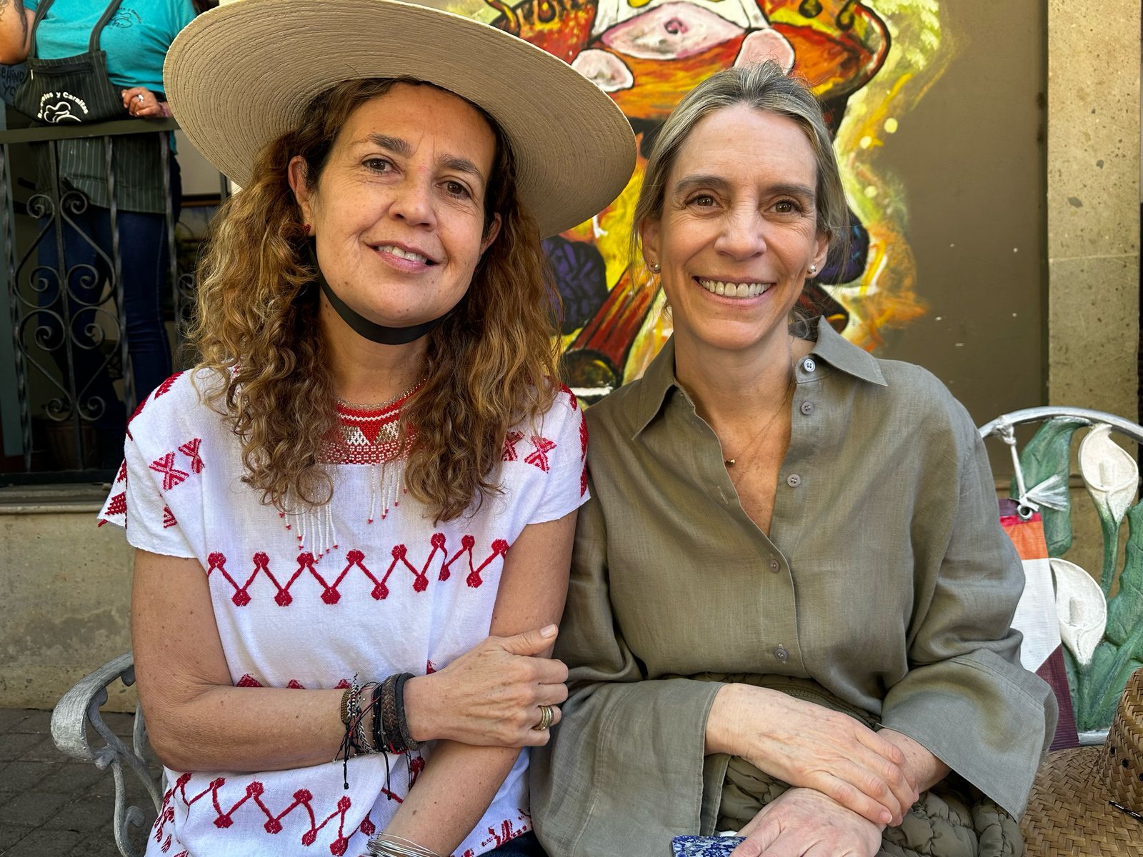 Turistas y visitantes viven la magia del Tianguis Artesanal de Uruapan.
