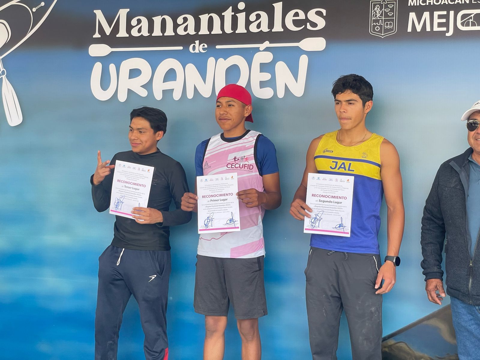Regata Nacional en Urandén reunió a 400 canoistas.