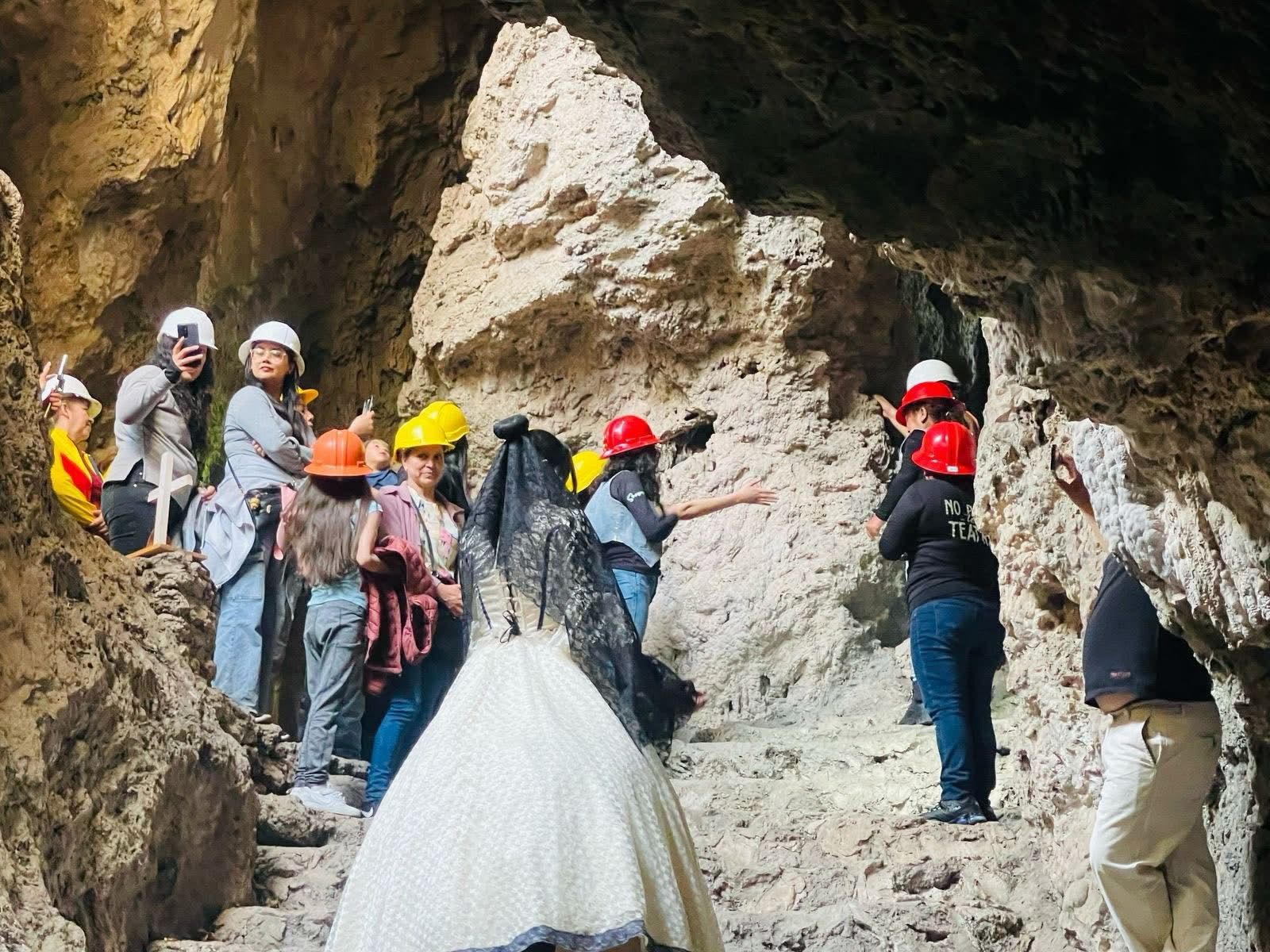 Turistas llegan a las Grutas de Tziranda esta Semana Santa.