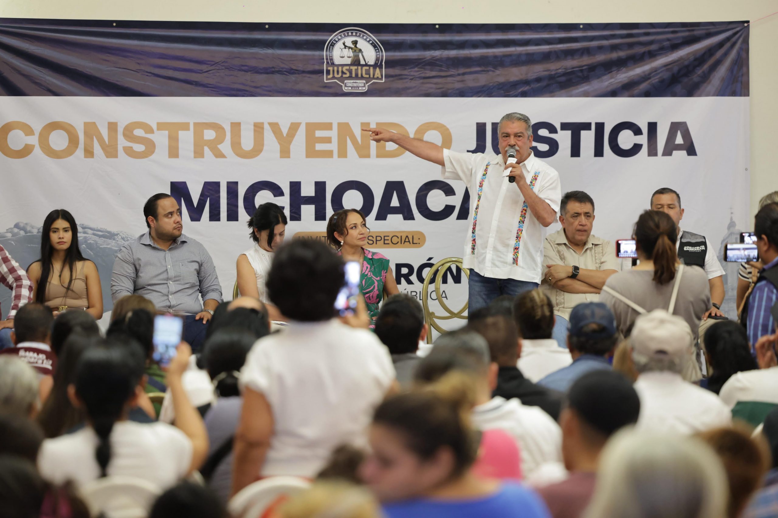 Condena Raúl Morón actos hostiles en asamblea informativa sobre elección judicial 