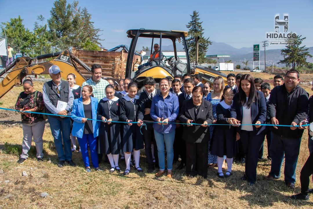 Jeovana Alcántar, Asistió al Arranque de la Construcción un Aljibe en la Escuela Secundaria Particular Roberto López Maya.
