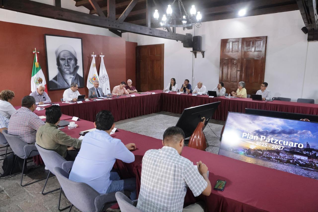 Bedolla enviará a la federación propuesta de atención integral para el lago de Pátzcuaro.
