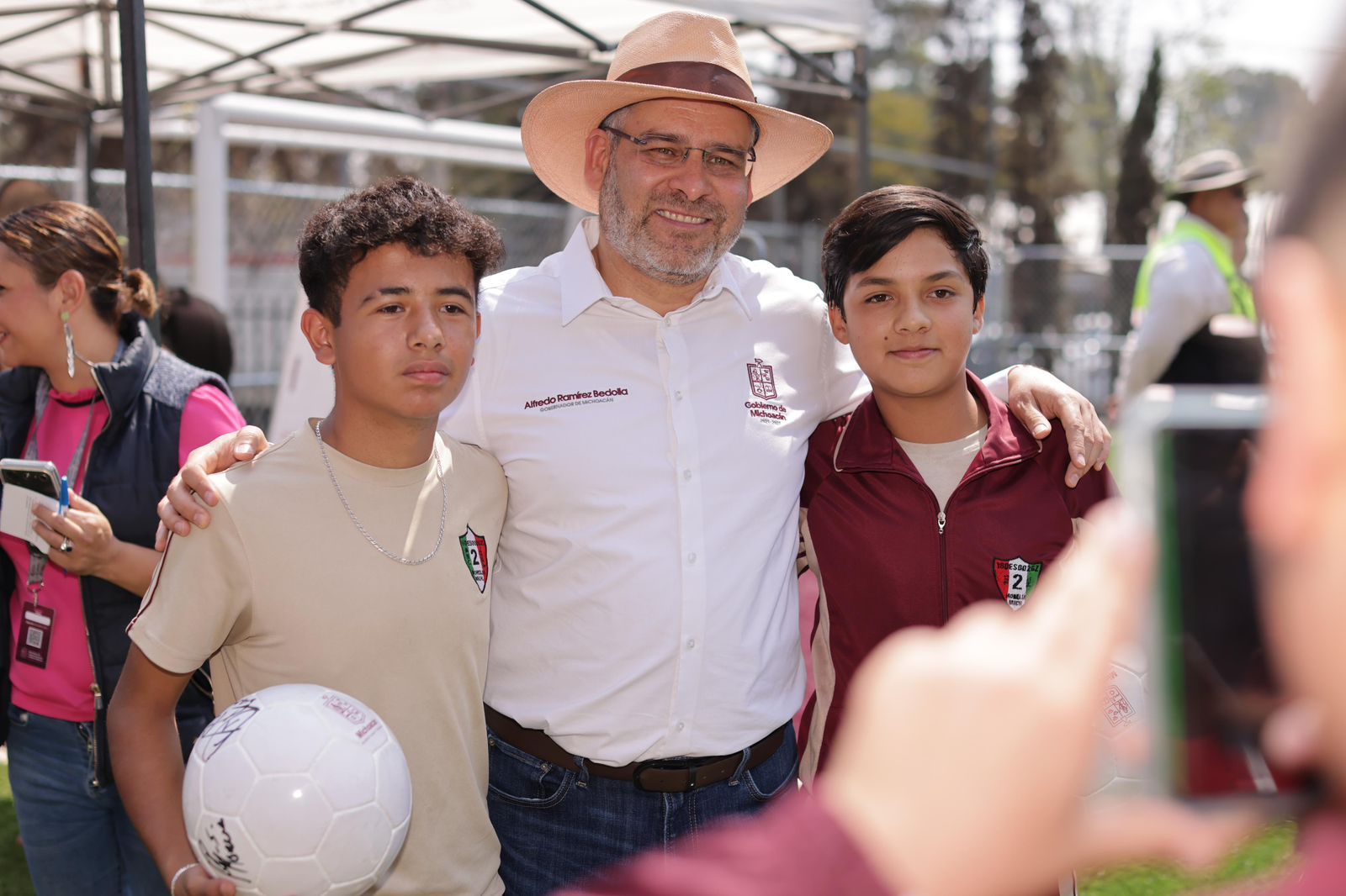 Michoacán celebra el Día del Niño y la Niña con 28 nuevas canchas deportivas.Ciudad