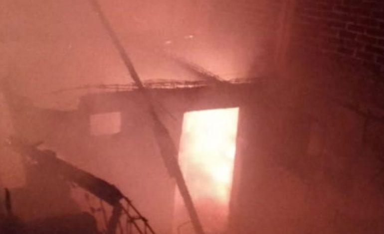 Trágico incendio en Ciudad Hidalgo Deja un lesionado y dos personas sin vida en la colonia La Antorcha.