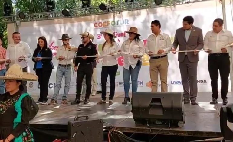 Gran Éxito del Festival del Mole, Cabeza y Mezcal