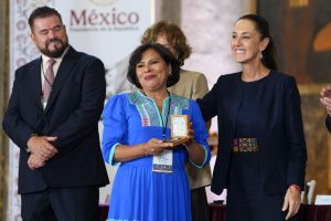 PRESIDENTA CLAUDIA SHEINBAUM ANUNCIA INCREMENTO SALARIAL DEL 9% RETROACTIVO A ENERO Y DEL 1% ADICIONAL A PARTIR DE SEPTIEMBRE EN RECONOCIMIENTO A LAS MAESTRAS Y MAESTROS DE MÉXICO